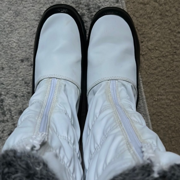 Totes Snow Boots - Picture 4 of 8